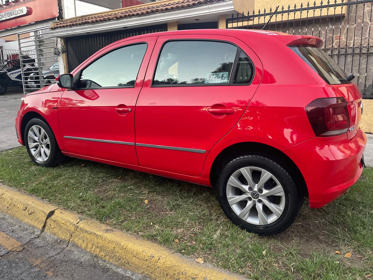 Volkswagen Gol 2017 Confortline Manual Rojo