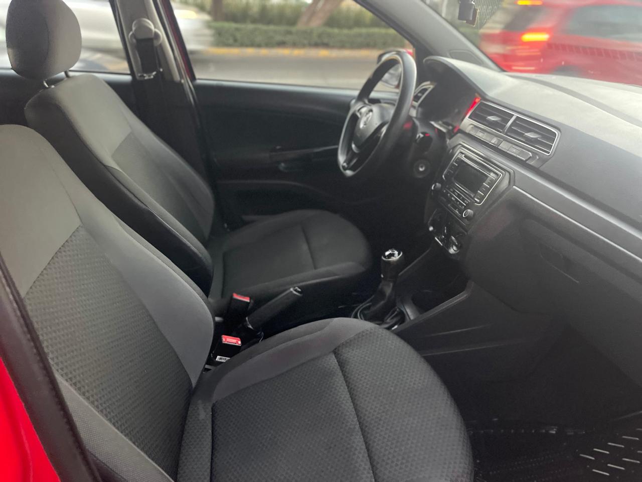 Volkswagen Gol 2017 Confortline Manual Rojo