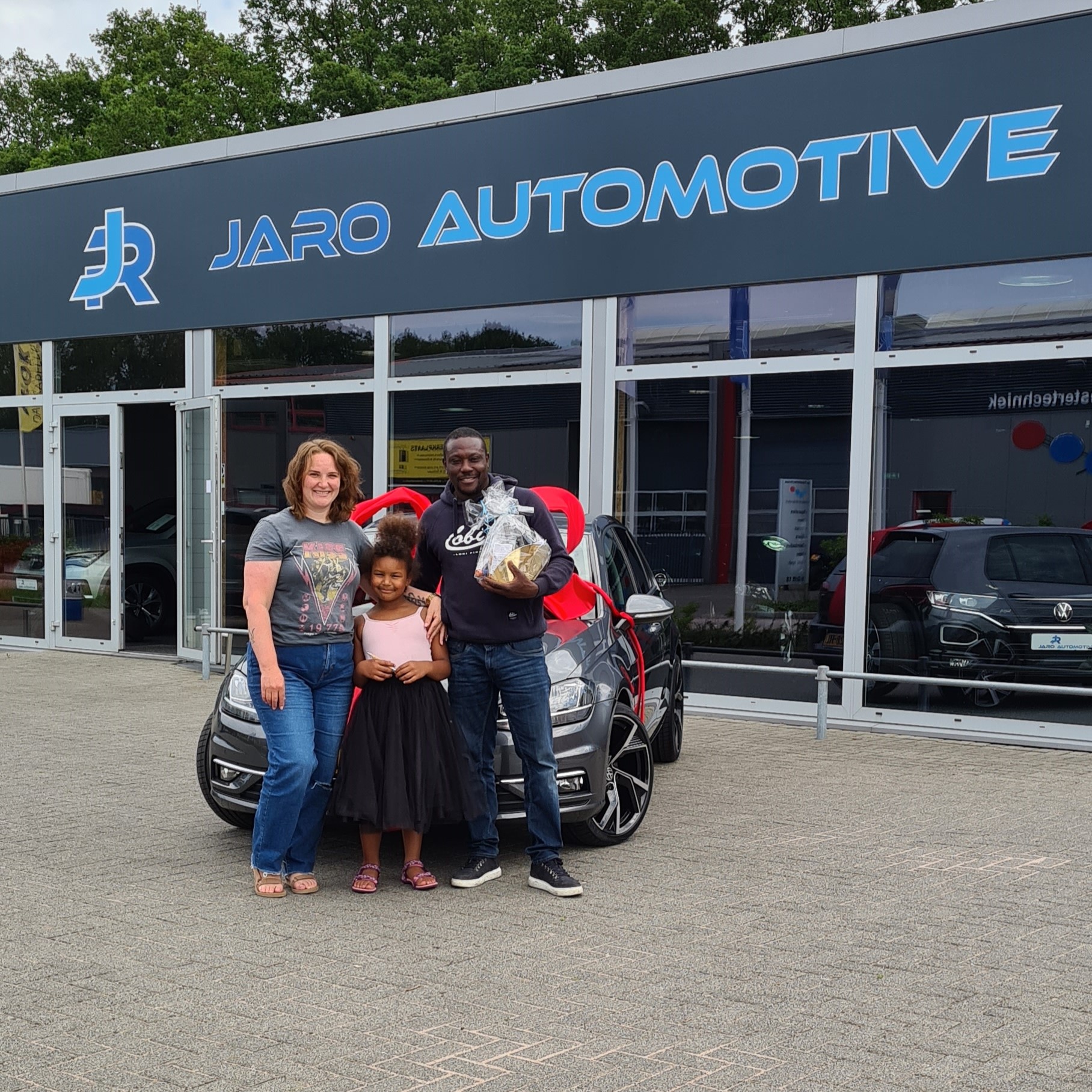 Maren uit Alkmaar geeft JARO Automotive uit Nieuwleusen een top review op klantenvertellen. Supervriendelijke, gastvrije en behulpzame garage.