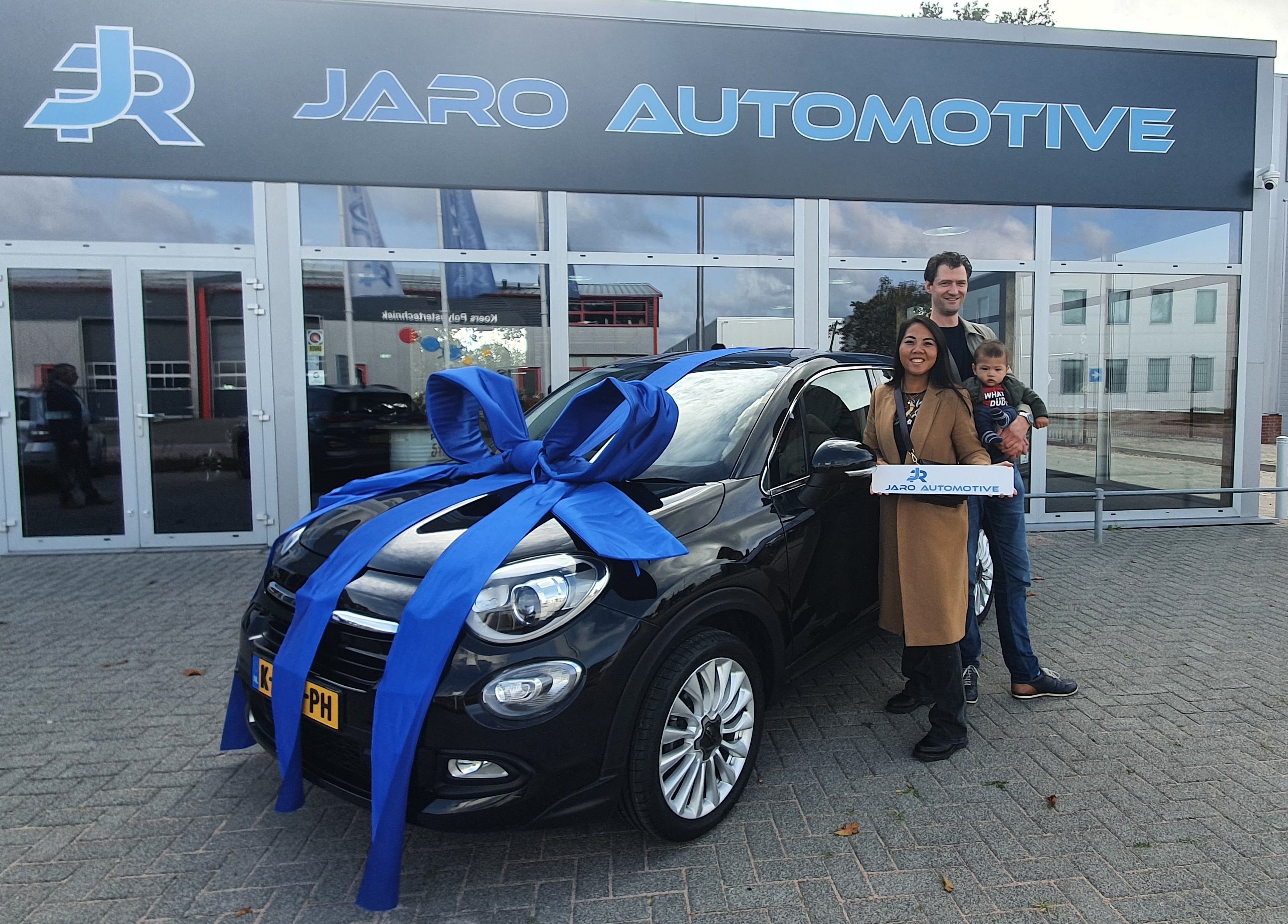 Lisa uit Nootdorp geeft JARO Automotive uit Nieuwleusen een vijfsterren review met goede service en een prachtige auto.