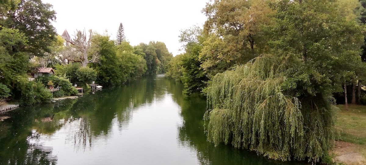 Aire-Naturelle de Camping du val de Dronne