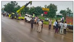राष्ट्रीय राजमार्ग पर सड़क सुरक्षा अभियान, वाहन चालकों को किया जागरूक