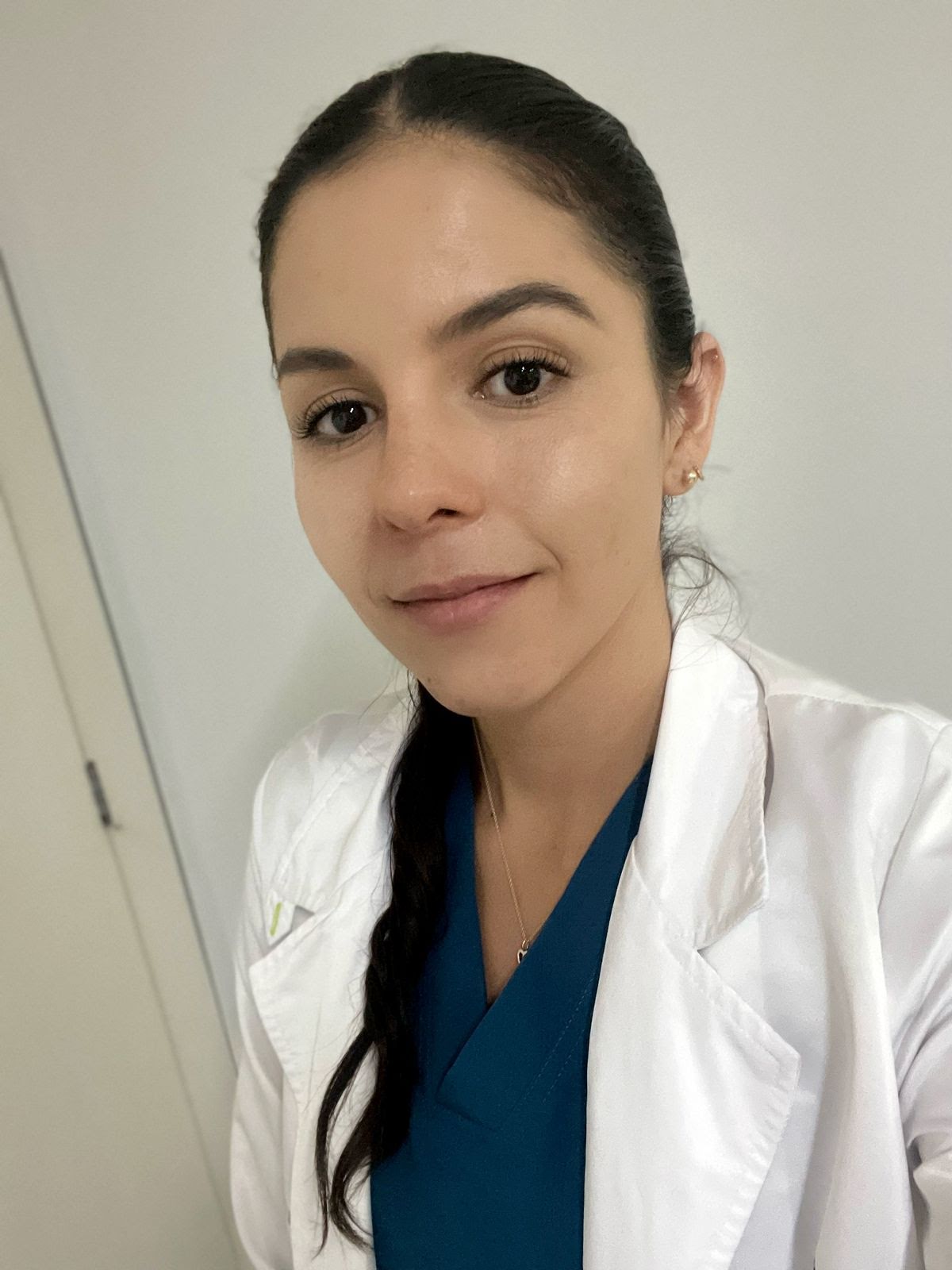 Nadia Anaid Medina Cuevas Medico general por la Universidad de la Autonoma de Guadalajara con Maestría en Nutrición por la Universidad del Valle de Atemajac    