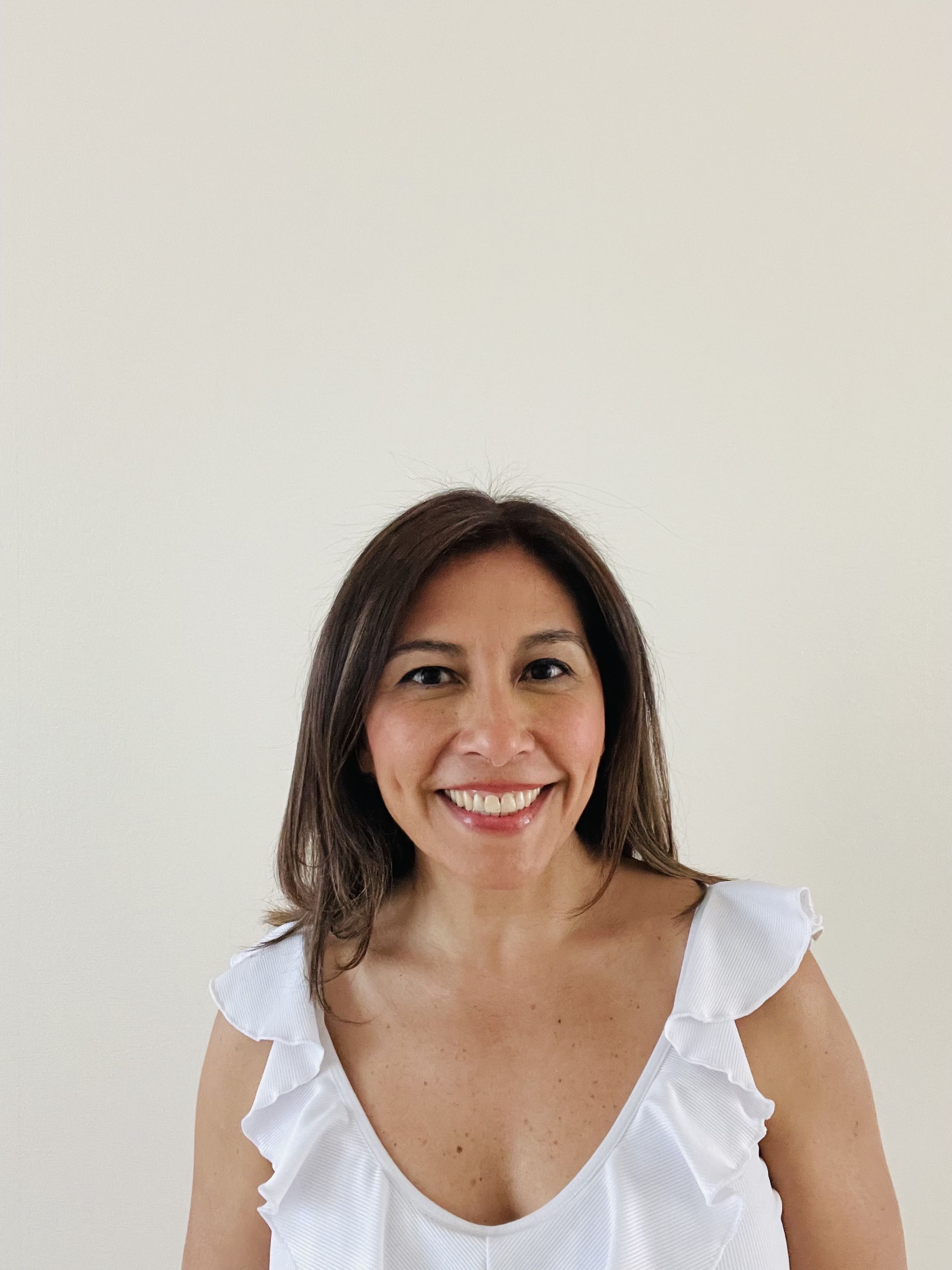 Paola Godínez Rocha Licenciada en Nutrición. Master en Coaching de Salud. Diplomado en Diabetes , Psicoalimentación y especializada en Alimentación Intuitiva