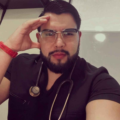 Alonso Medina Licenciado en Nutrición con enfoque en nutrición deportiva y clínica.