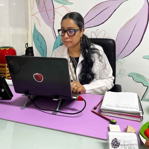 Gina Mora Licenciada en Nutrición