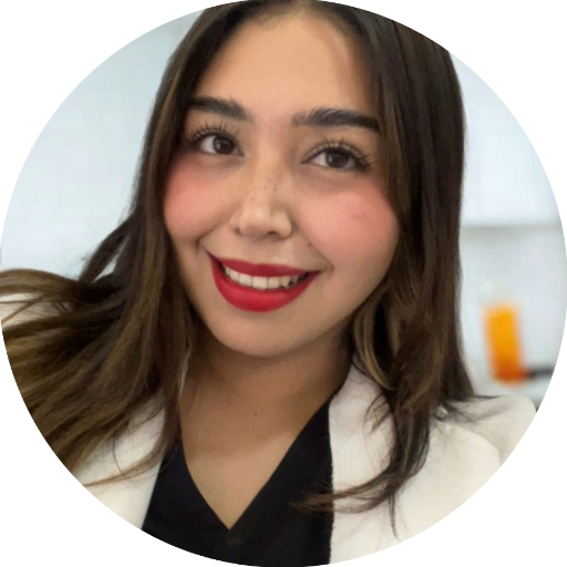 Alejandra Flores Aguirre Licenciada en Nutrición