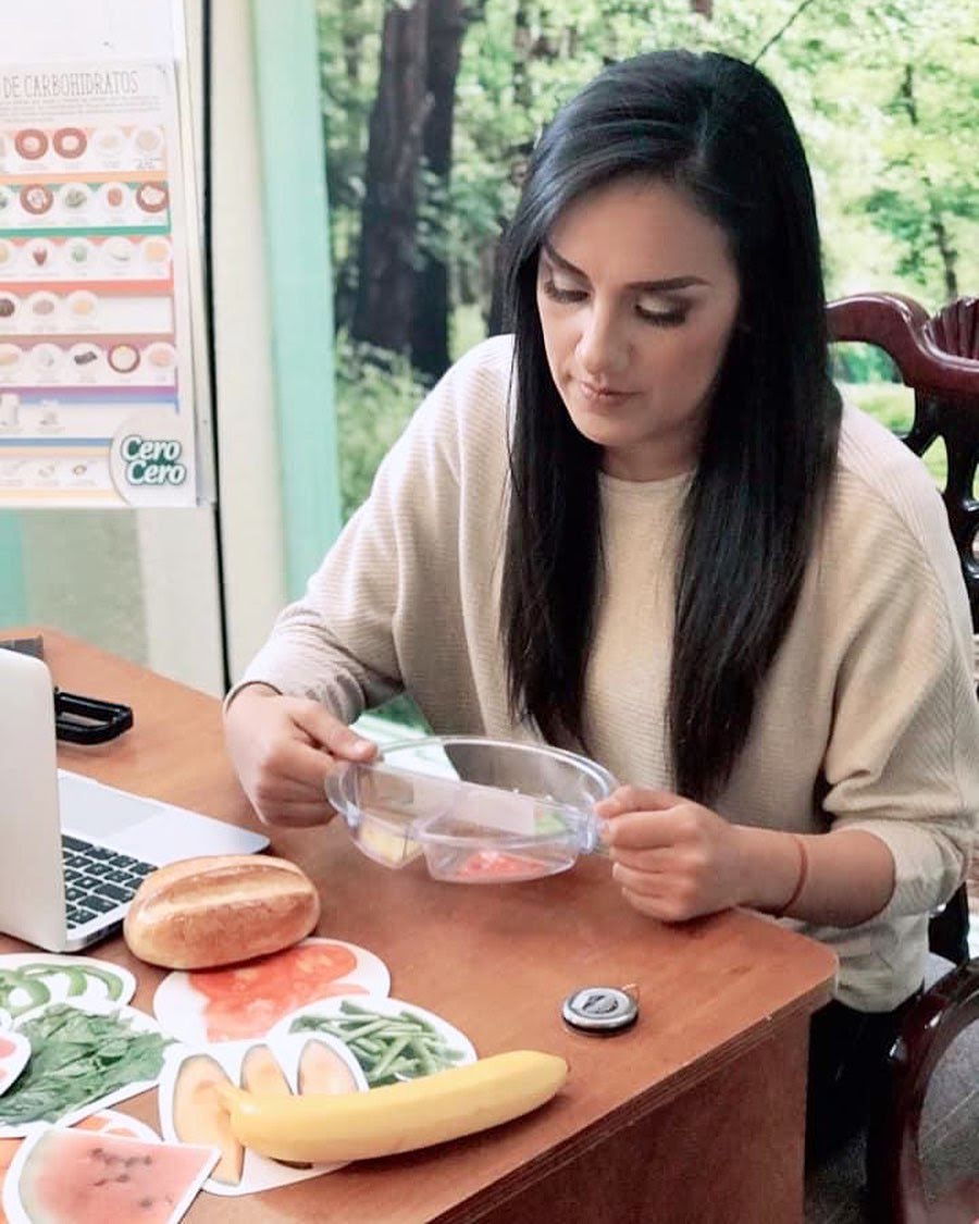 Evelyn Nabile Estrada Domínguez Licenciada en Nutrición y Ciencia de los Alimentos, Educadora en Obesidad, Health Coach