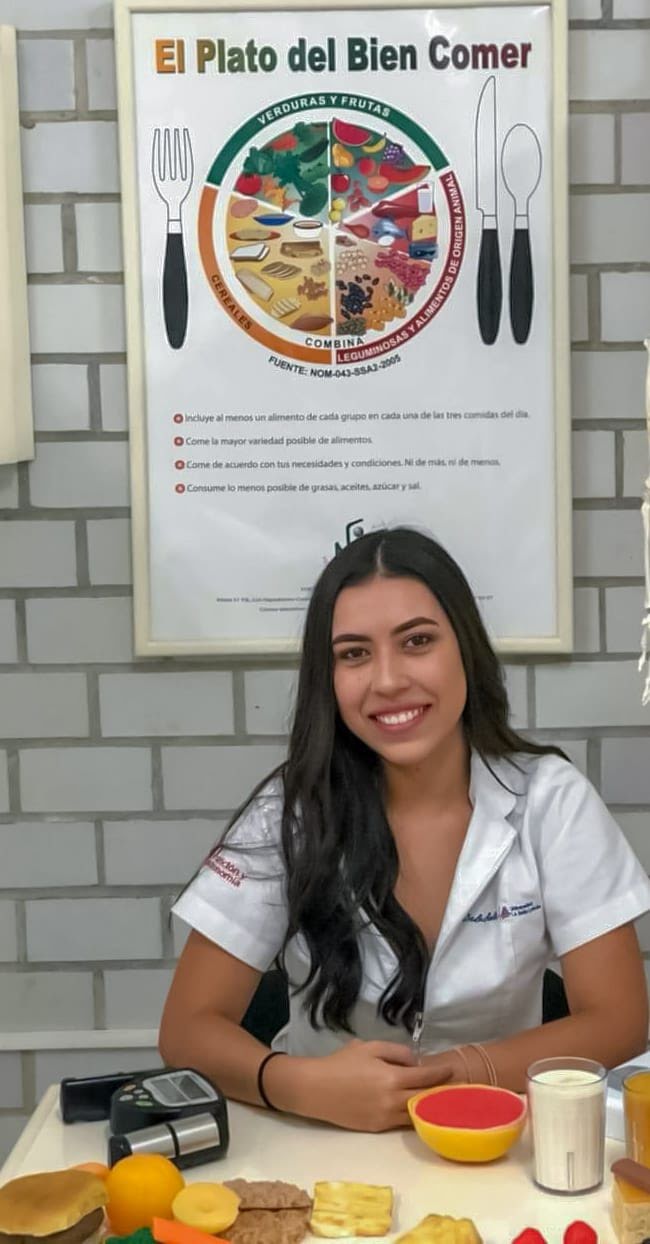 Nutriológa Frida Saldaña Deanda Licenciada en Nutrición y Gastronomía 