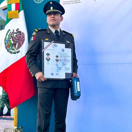 Izanami Tamaniz Marcos Medico Militar. Diplomado en entrenamiento personal y nutrición deportiva.