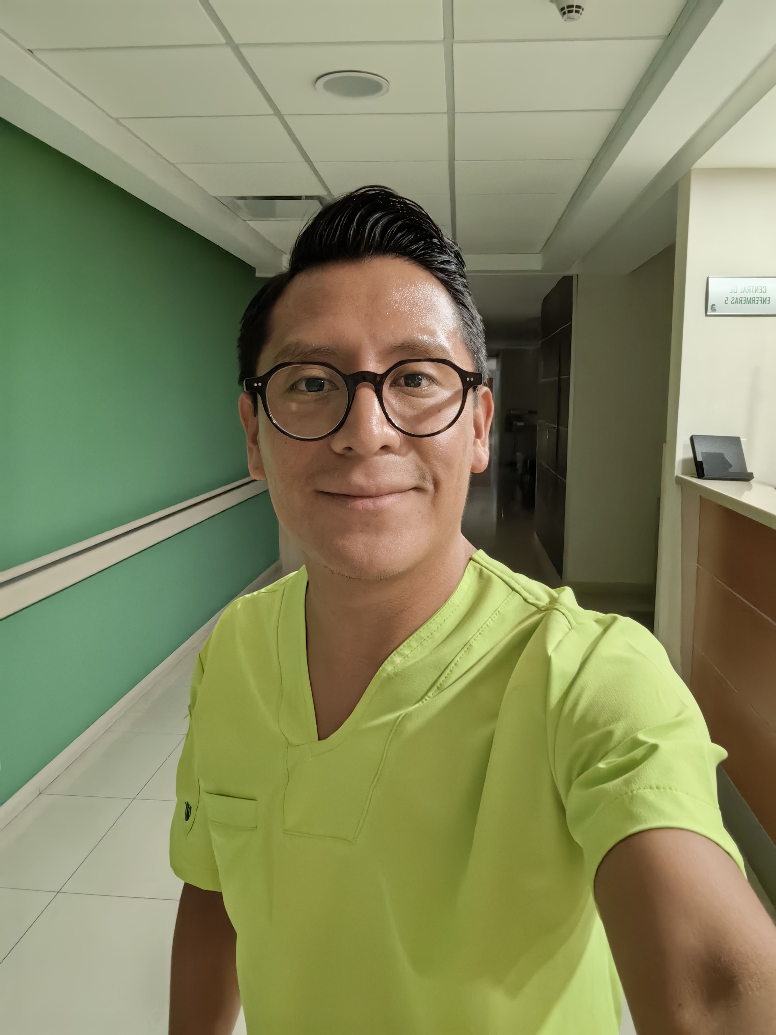Dr. Marco Antonio Aguilar González Licenciatura en Medicina, Máster en Nutrición, Actividad Física y Deporte 