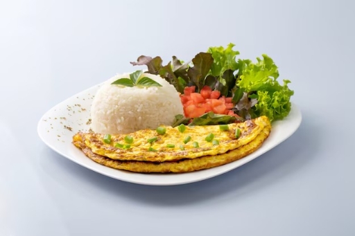 Omelete com Arroz e Salada