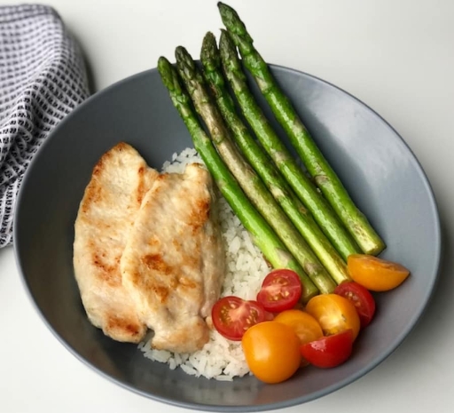 Pechuga de pollo rellena con espárragos y arroz integral