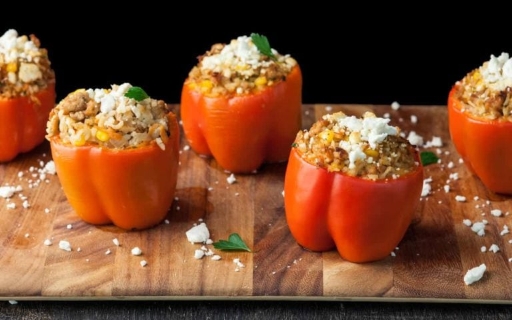 Pimientos rellenos de pechuga de pollo y elote