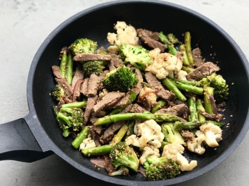 Lomo salteado con verduras