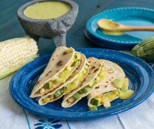 Quesadillas de calabacita con frijoles y queso