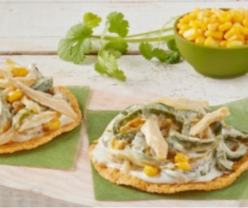 Tostadas de rajas con pechuga de pollo