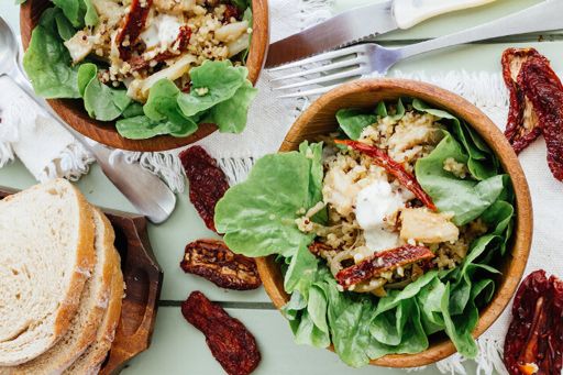 Ensalada de quinoa con pescado blanco