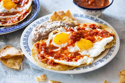 Huevos rancheros con frijoles
