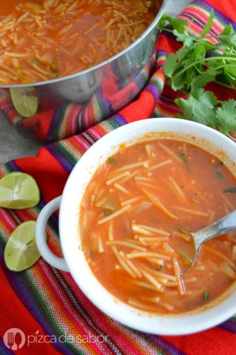 Sopa de fideo con chuleta