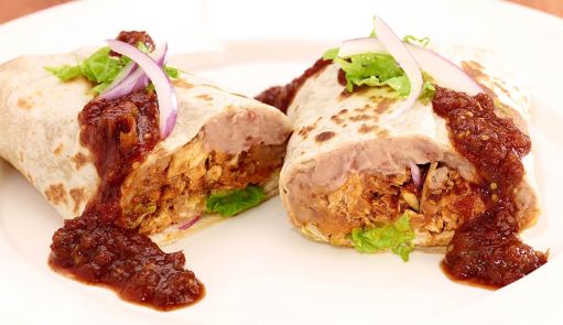 Burrito de frijoles, aguacate y pollo