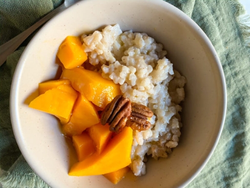 Arroz con leche de coco y mango