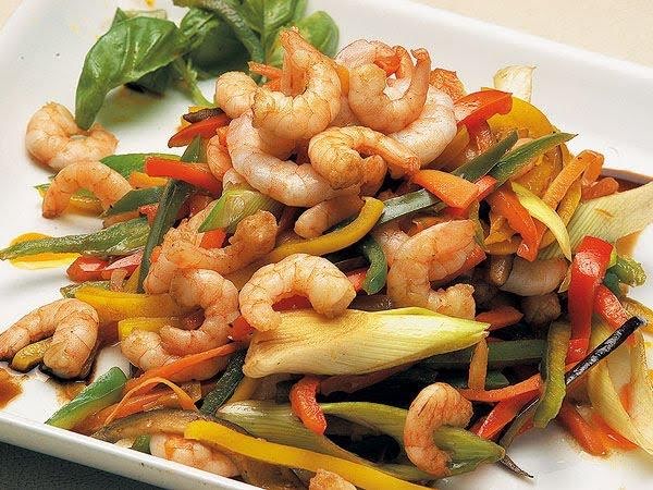 Camarones salteados con vegetales de 220.36 Kcal