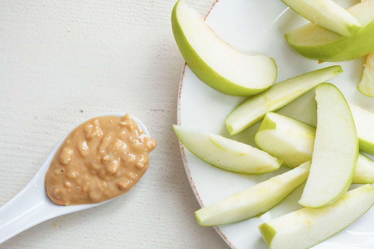 Manzana y melón con crema de almendras de 201.1 Kcal