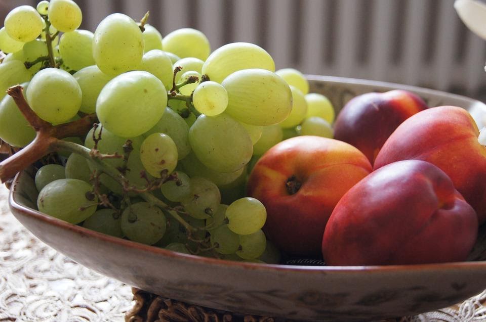 Uvas, durazno y almendras de 187 Kcal