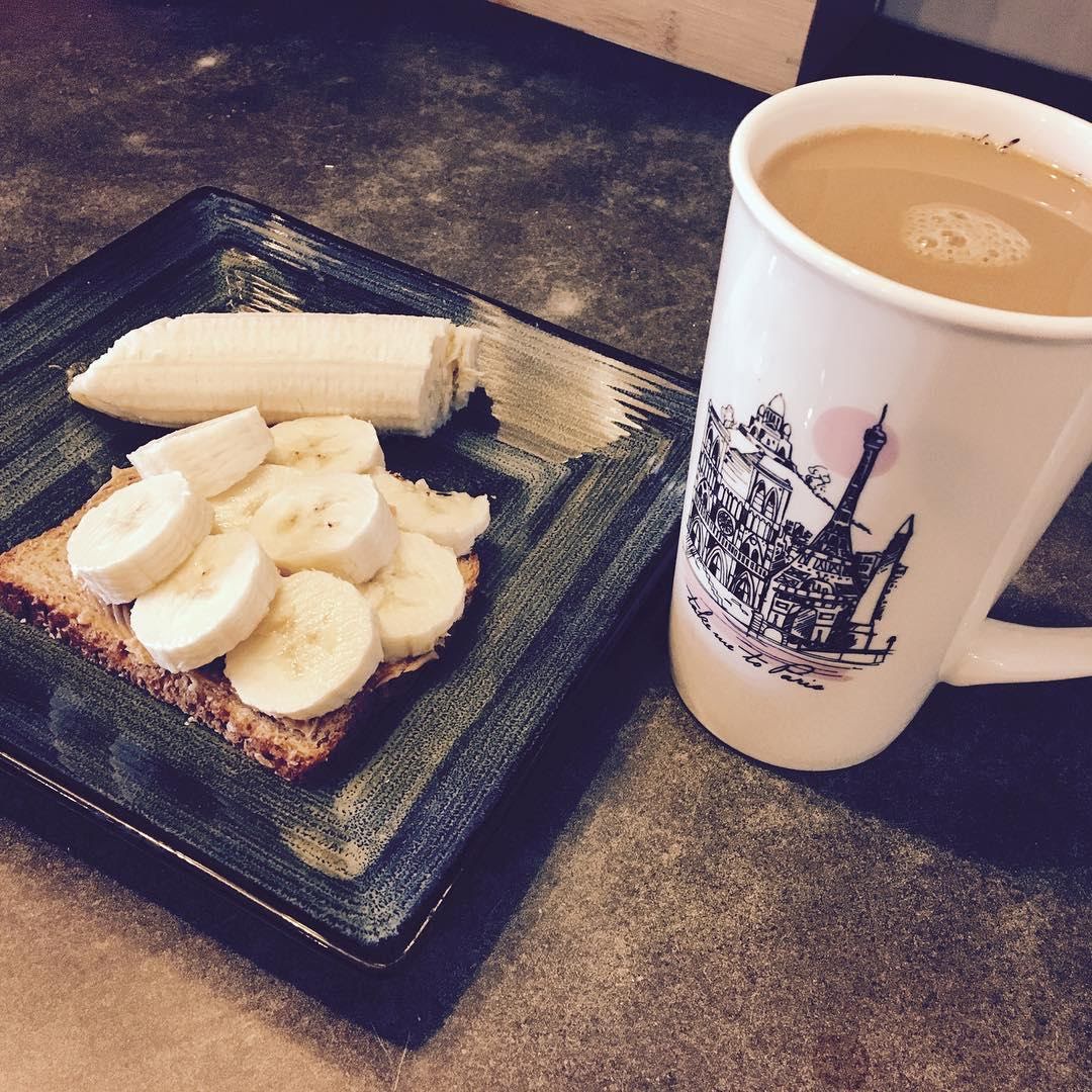 Pan con crema de cacahuate y plátano de 200.1 Kcal