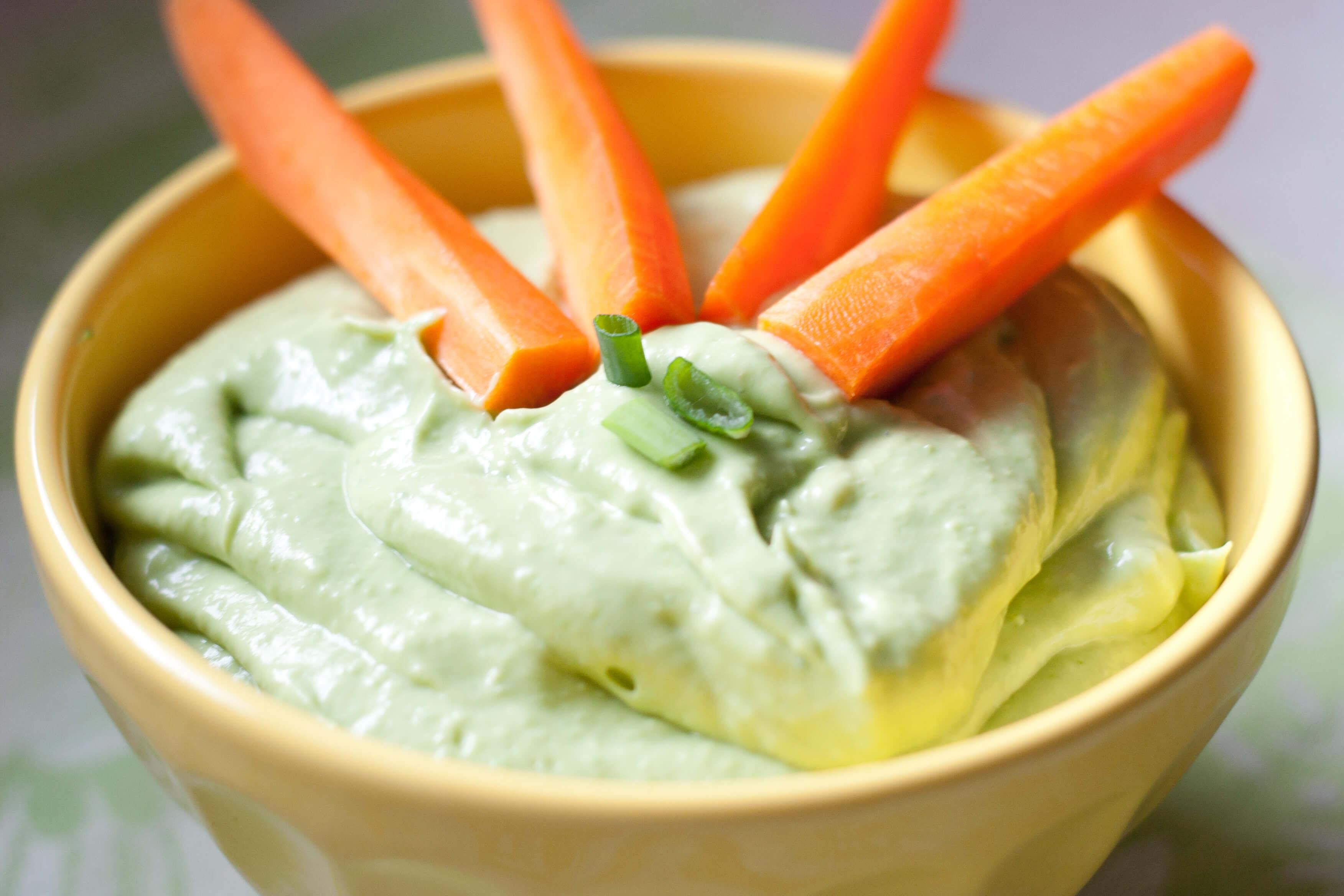 Zanahoria con aderezo de aguacate de 80 Kcal
