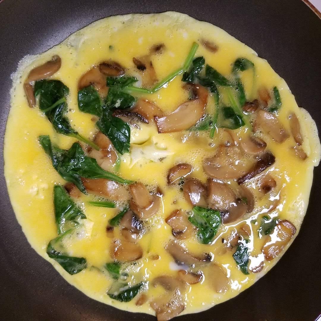 Omelette de claras de huevo  con champiñones de 126.52 Kcal