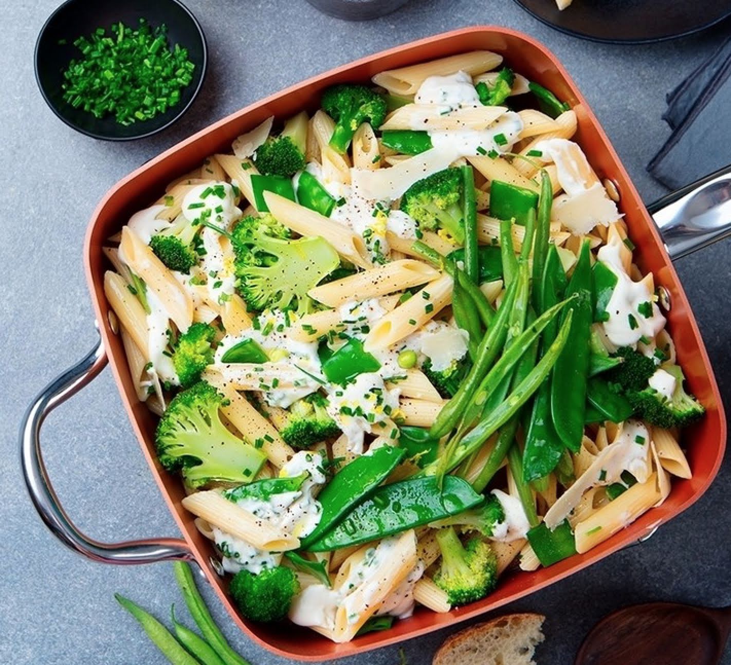 Pasta pluma integral con pimiento de color y brócoli por Avena Salud -  Receta fácil en la app para nutriólogos Avena