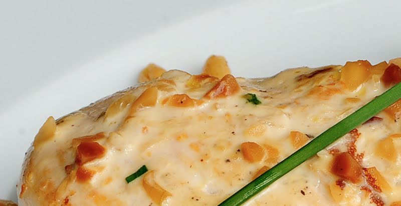 Pollo en crema de almendra con ensalada y spaghetti salteado