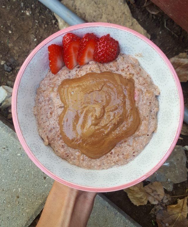 Avena en leche vegetal con crema de almendras