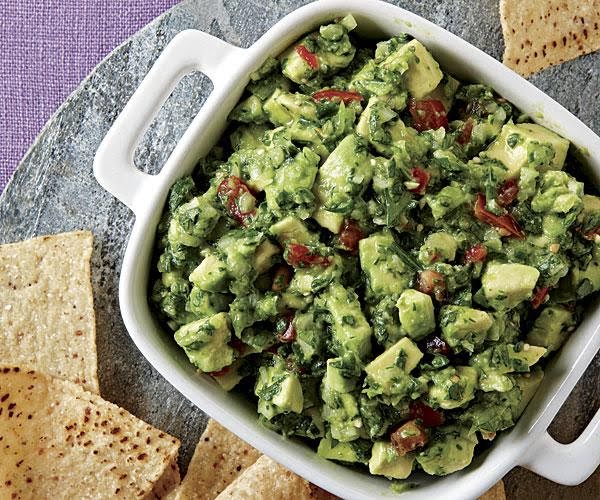 Tostadas horneadas con guacamole y espinacas de 155 Kcal