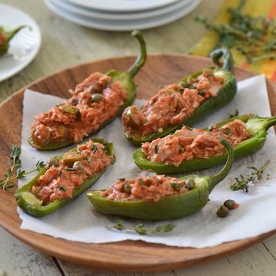 Chile poblano relleno de atún con aceitunas de 100 Kcal