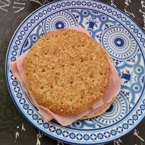 Sándwich con Pan thin de 168.5 Kcal