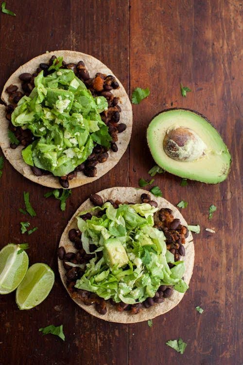 Tostadas con frijoles de 264 Kcal