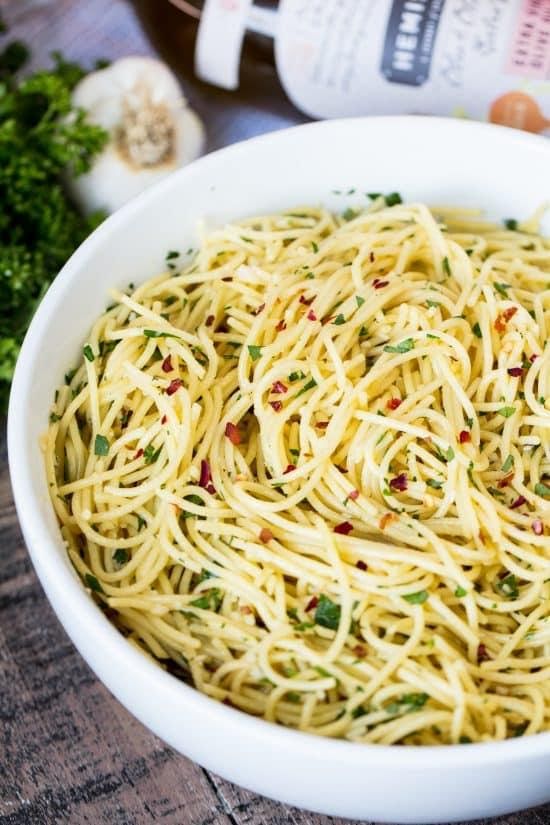 Pasta integral con pimiento y aceite de oliva de 118.2 Kcal