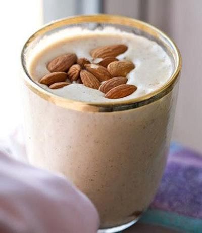 Licuado de almendra y plátano de 154 Kcal