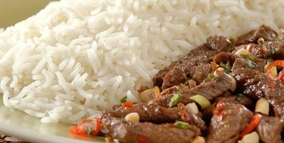 Carne de res con arroz y frijoles