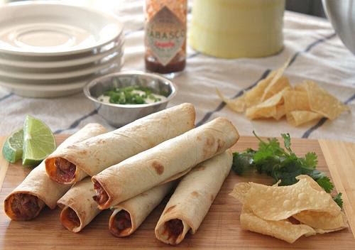 Taquitos de res molida de 162.2 Kcal