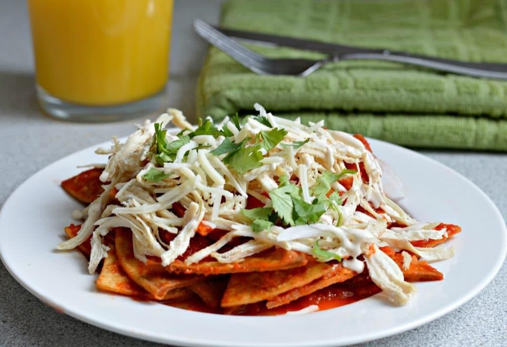 Chilaquiles rojos con pollo de 189 Kcal