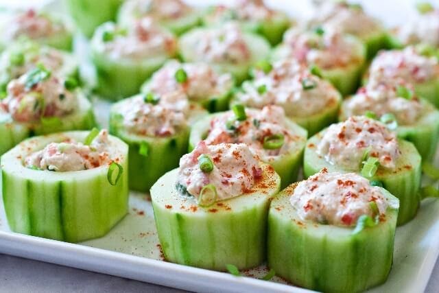 Pepinos rellenos de atún de 182 Kcal - Receta fácil en la app Avena