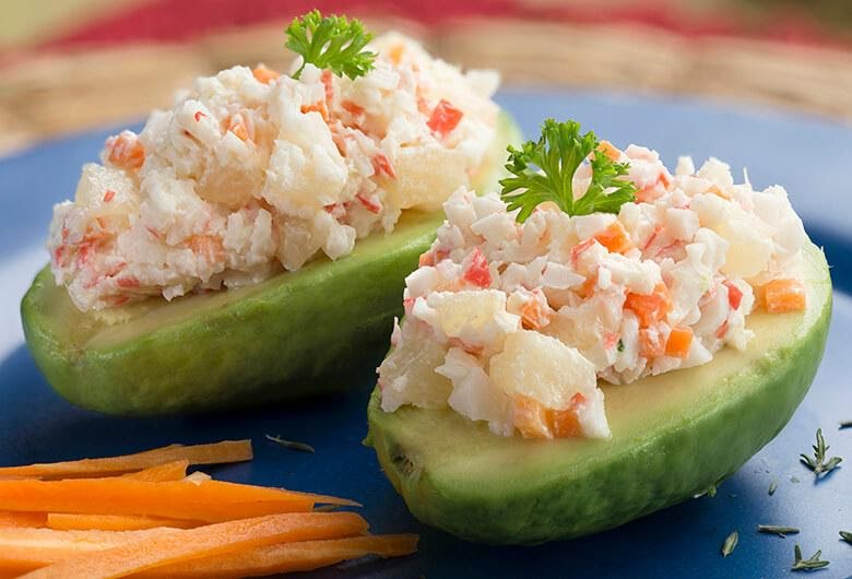 Ensalada de surimi con galletas de 162 Kcal