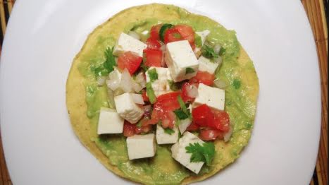 Tostadas de panela y aguacate de 224 Kcal