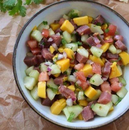 Ensalada de atún con mango de 258.7 Kcal