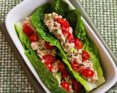 Tacos de lechuga rellenos de atún de 233 Kcal