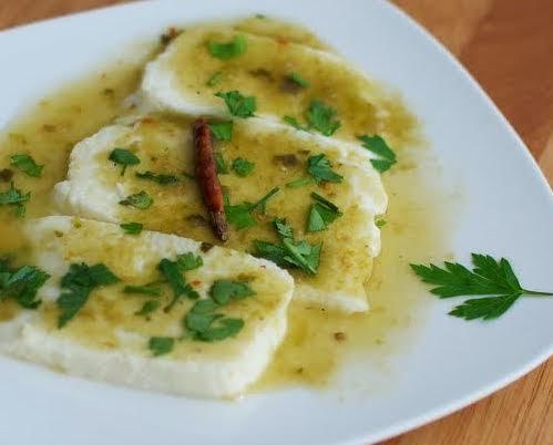 Queso mozarella en salsa verde